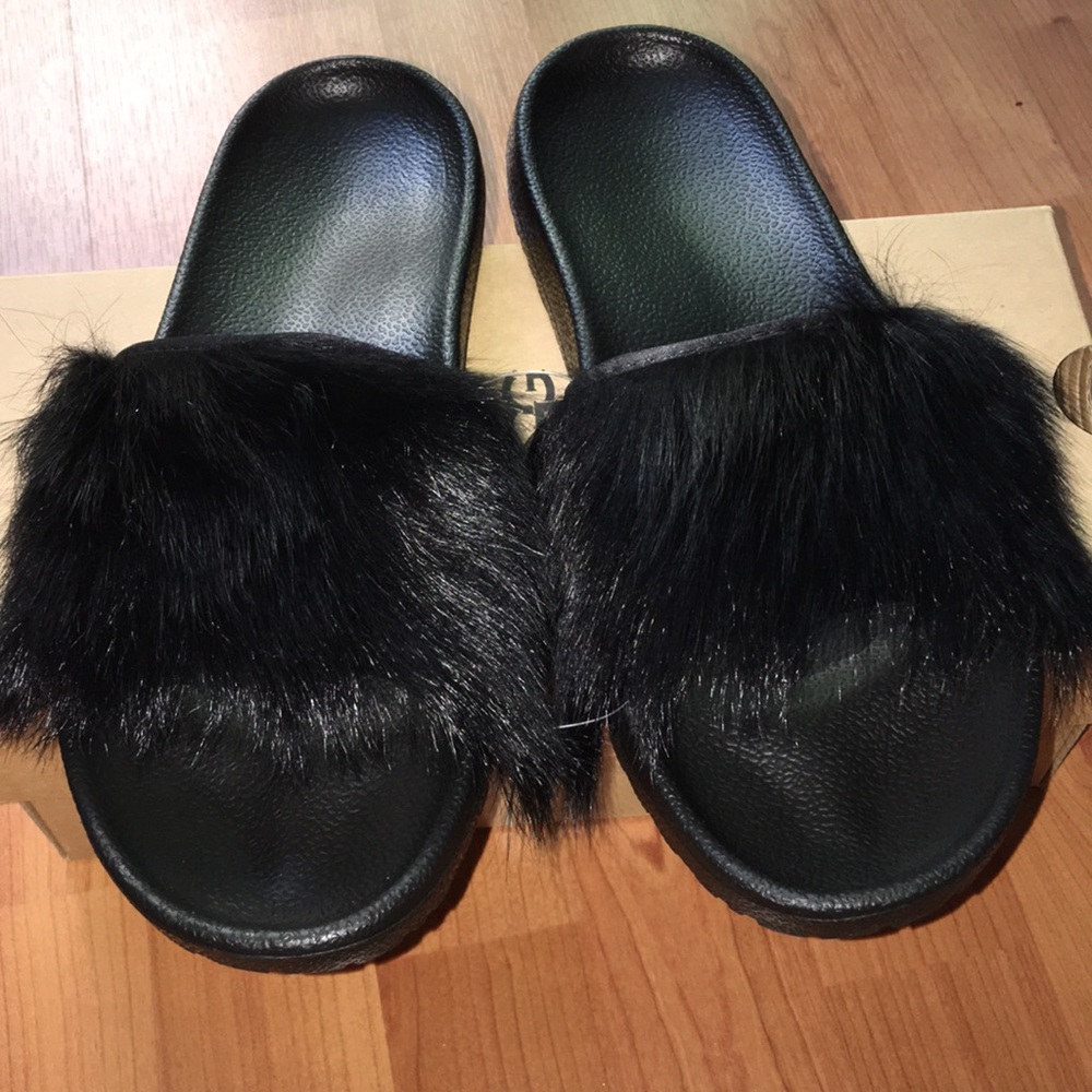 COPY - NIB UGG fur slides in black size 8